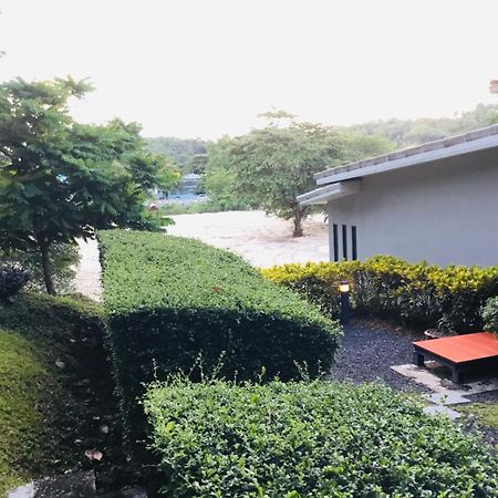 Koh Sirey Beachfront Pool Villa Пхукет Экстерьер фото