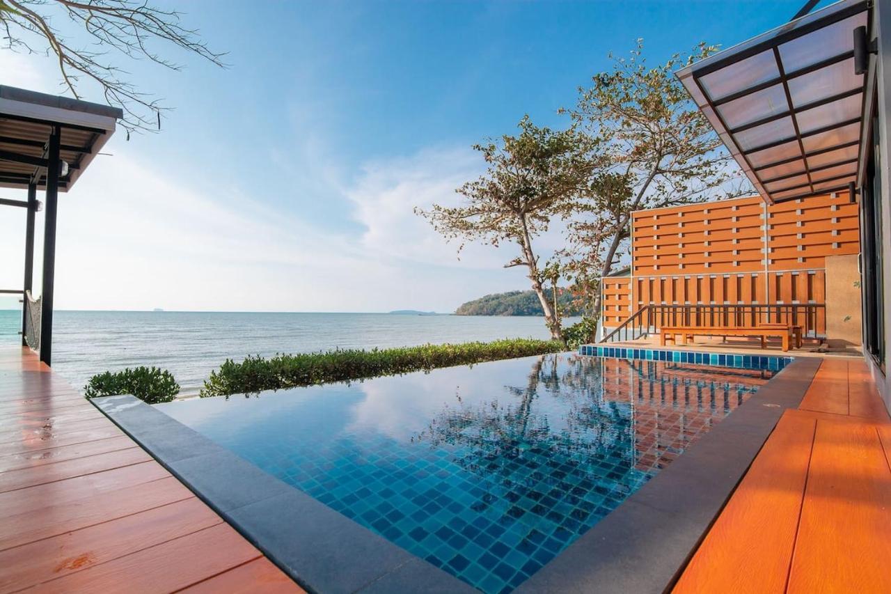 Koh Sirey Beachfront Pool Villa Пхукет Экстерьер фото