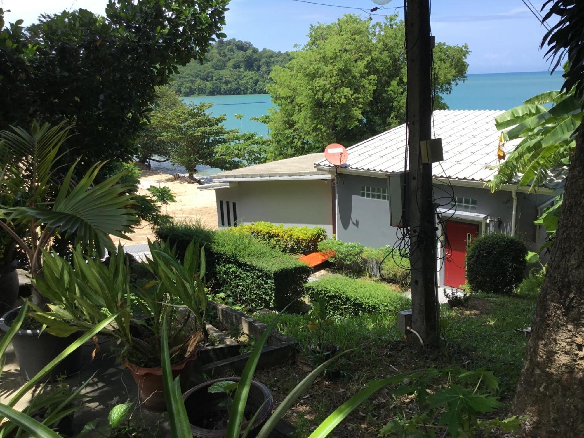 Koh Sirey Beachfront Pool Villa Пхукет Экстерьер фото