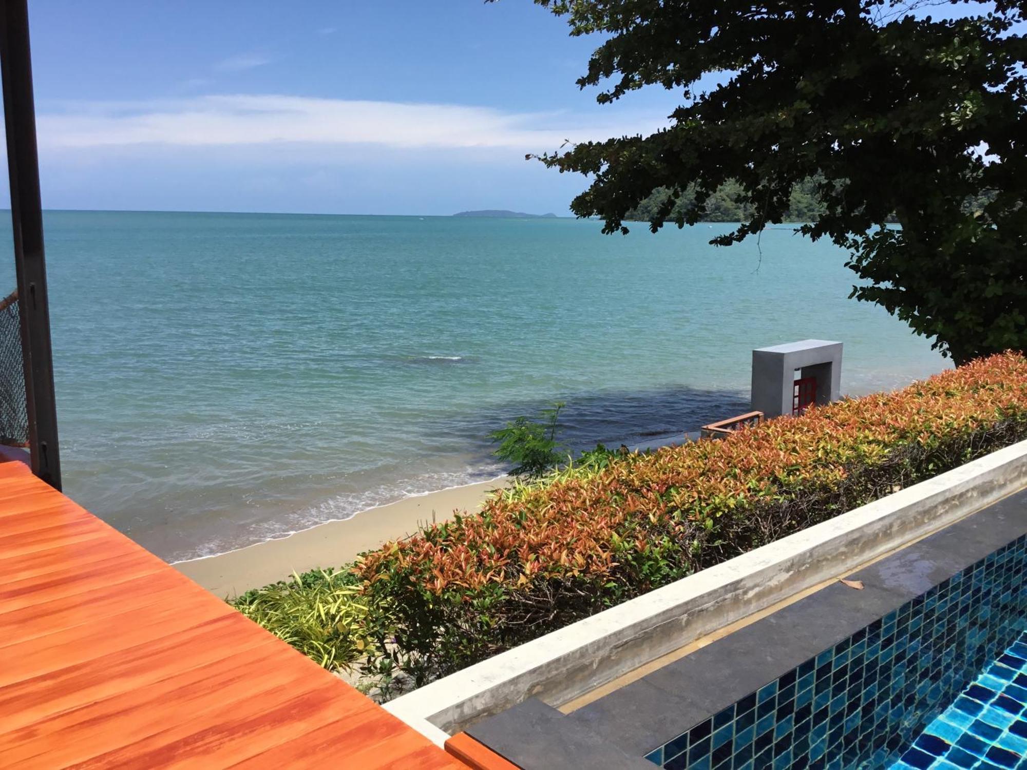 Koh Sirey Beachfront Pool Villa Пхукет Экстерьер фото